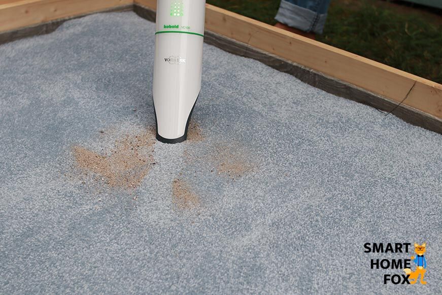 : Reinigungstest mit dem VC100: Linsen auf langem Teppich